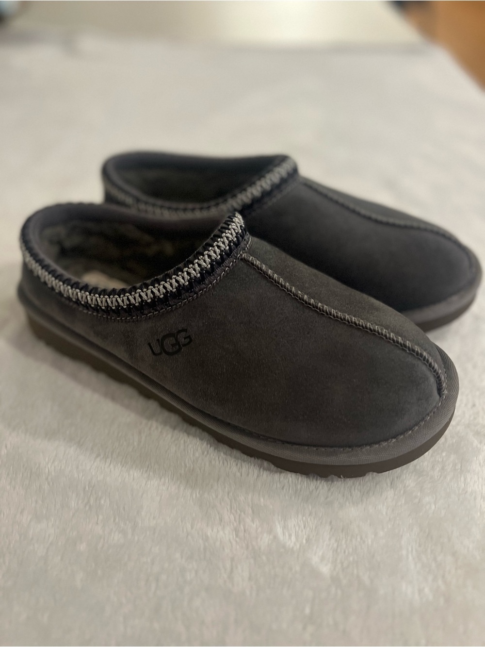 UGG Men’s Gray Suede Slip-On Clogs with Knit Trim. Size 8. Tag off